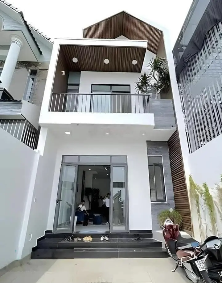 Chủ nhà kẹt tiền bán gấp nhà Lý Thái Tổ, Phường 10, quận 10, 50m2, giá 2tỷ750, hẻm xe hơi 4,8m