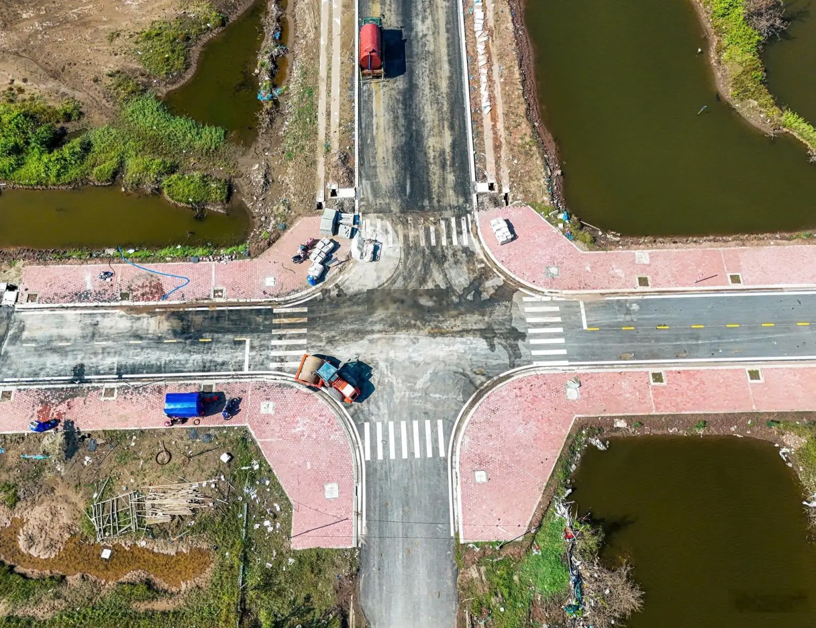 CC bán lô góc siêu đẹp, trục đường chính ra bãi tắm