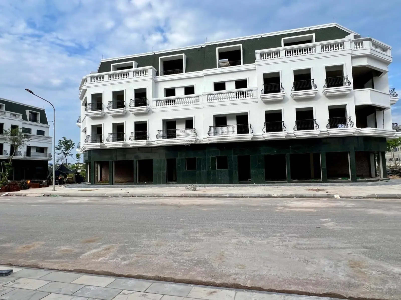 Bán shophouse tại khu đô thị Yên Bình Thái Nguyên, 5,6 tỷ VND, 90m2