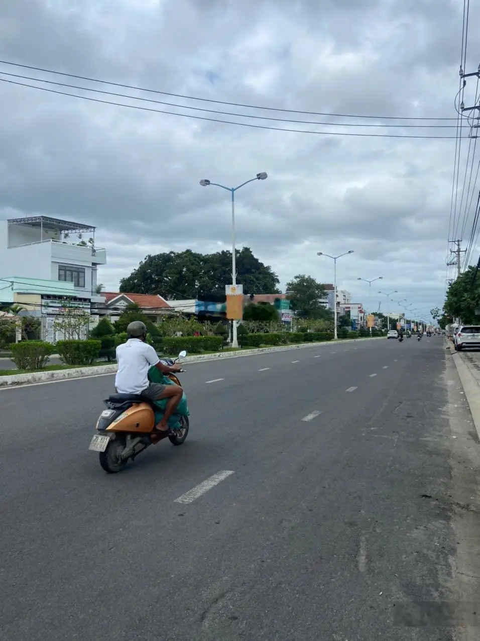 Bán đất và nhà: 332 m2 ngang 11,8 m! Mặt tiền đường 23/10 Diên An giáp Nha Trang giá 12 tỷ