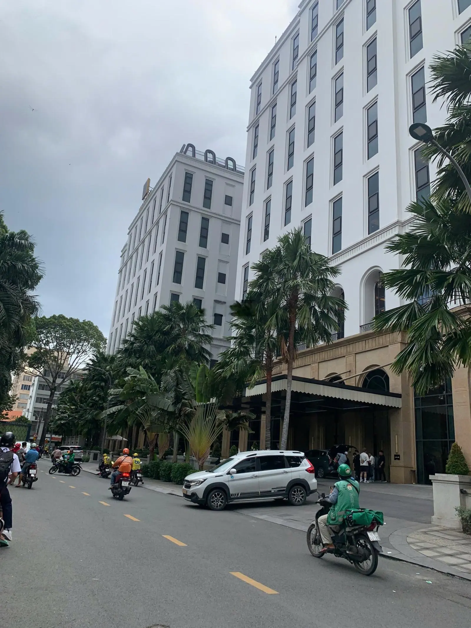 Bán Building mặt tiền 781 Lê Hồng Phong, P12, Q.10 trệt 6 lầu ST thang máy DT: 12m x 26m giá 95 tỷ