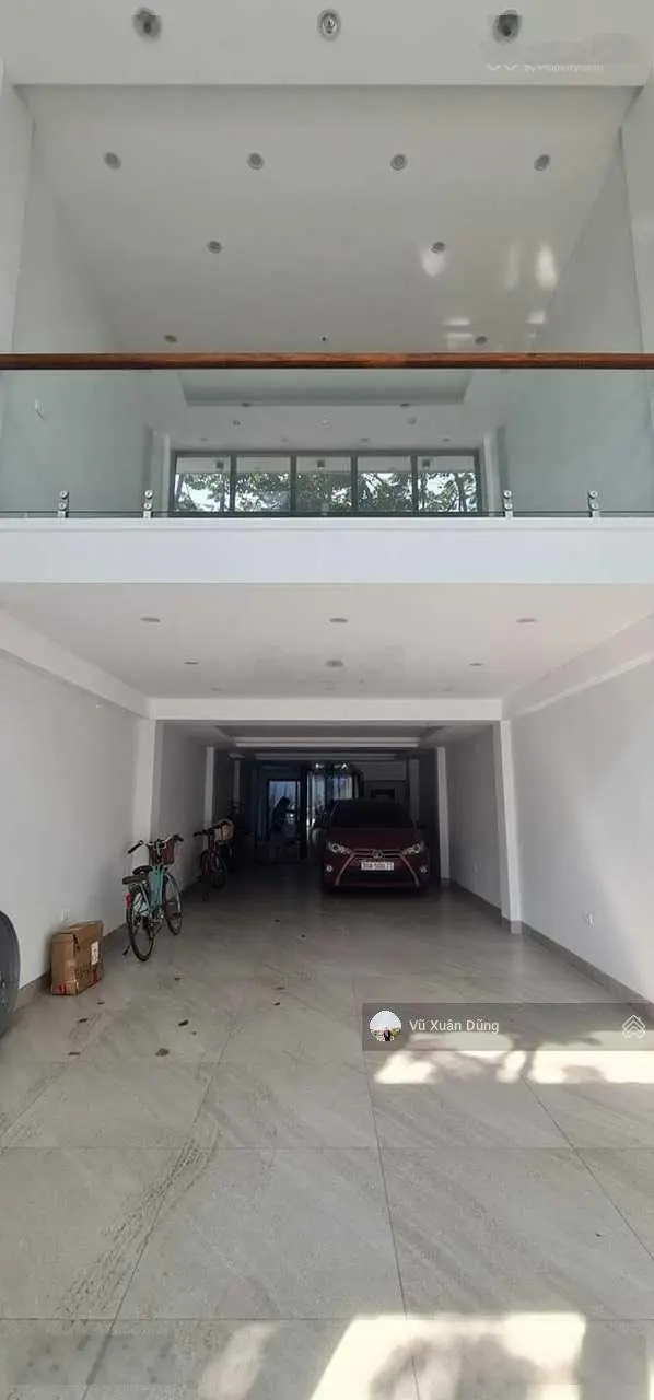 Bán nhà mặt phố Nguyễn Văn Cừ 100m2 5 tầng, MT 5m, gara, thang máy, dòng tiền, kinh doanh, 2 thoáng