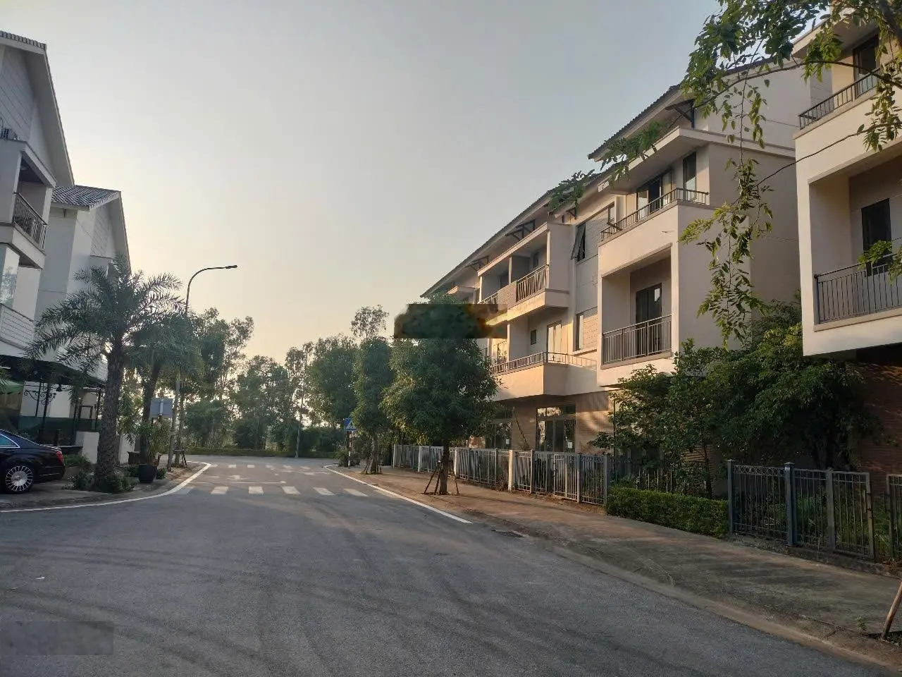 BÁN CĂN GÓC VƯỜN HOA 90m2.centa city ,giáp chợ vải ninh hiệp .cách trung tâm hà nội 12 km