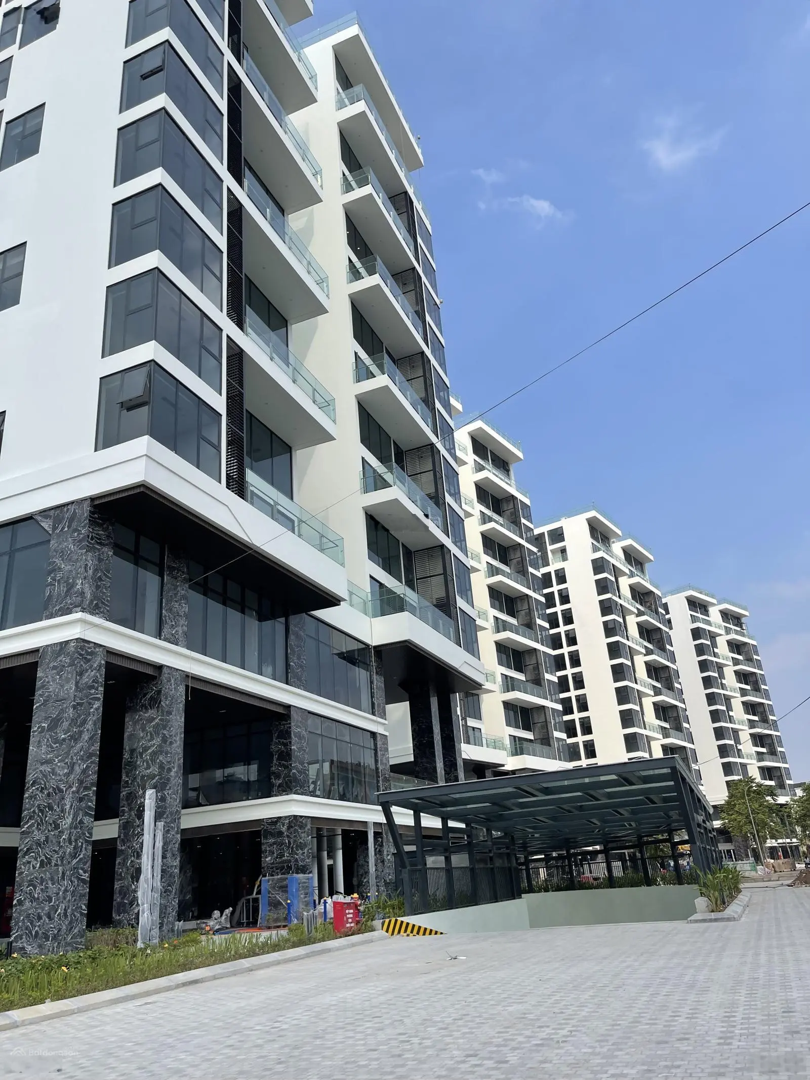 Bán gấp căn 3PN 108m2 thông thuỷ, view đẹp, giá cực tốt tại chung cư cao cấp Sunshine Green Iconic