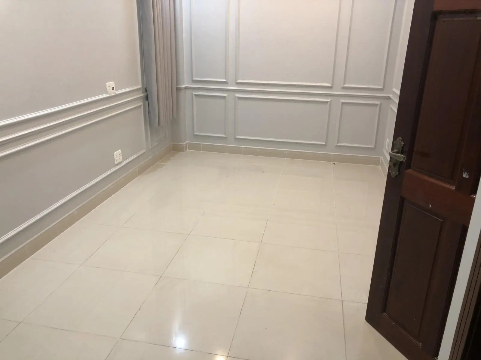 Bán nhà, hẻm 6 Hoàng Dư Khương, mặt tiền 5,6 m, 5 lầu, 70m2. Giá 28 tỷ, môi giới HH 2%