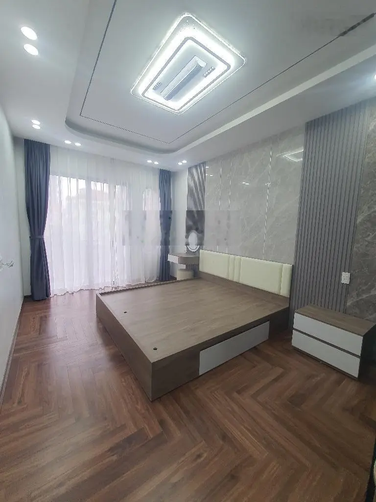 Bán gấp nhà 6 tầng 40m2, Nguyễn Sơn, Ngọc Lâm, ô tô đỗ cửa, thang máy, full nội thất