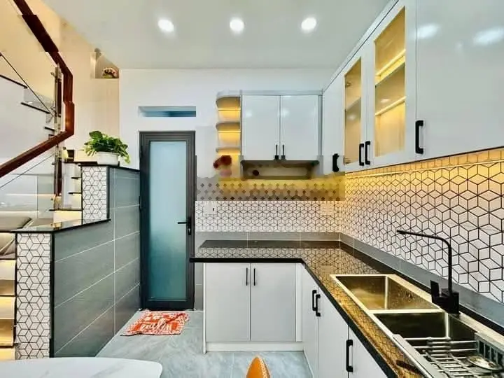 CHÀO MỪNG NĂM MỚI VỚI CĂN NHÀ MỚI giá 3tỷ350, 52m2, Võ Trường Toản, P15, Q5. LH: 0921922735 Nguyên