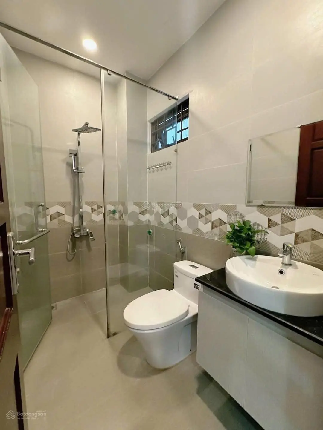 Bán Nhà Hóc Môn, Xã Trung Chánh, 1,5 tỷ 60m2 1T, 1L, 4PN, 2WC, gần chợ Đầu Mối đang cho thuê 7tr/th