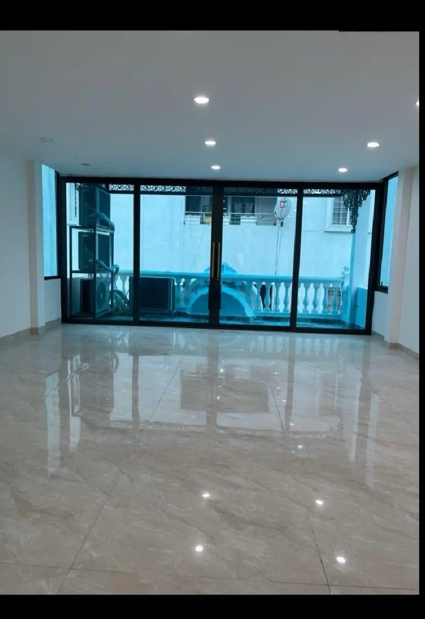 Bán nhà phố Kim Mã, kinh doanh đỉnh cao, 80m2, mặt tiền khủng, gara ôtô, nhà mới đẹp, 30,5 tỷ