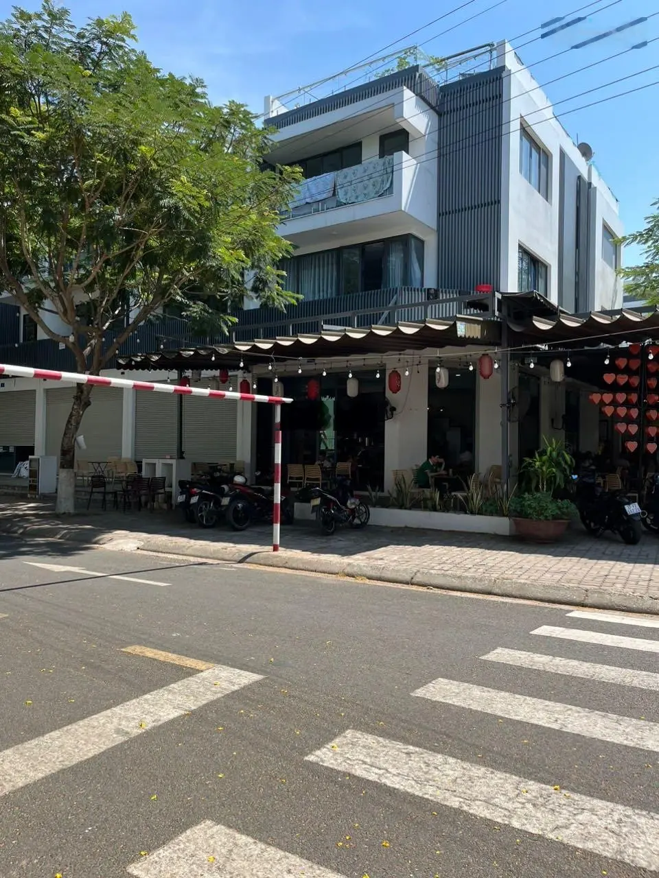 Gia đình cần vốn làm ăn nên bán 1 căn nhà shophouse 100m2 đường 16 xây dựng 1T 2 lầu sổ hồng riêng