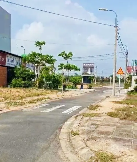 Lô góc Phú Thạnh, gần sân bay Tuy Hoà (cách 4km)