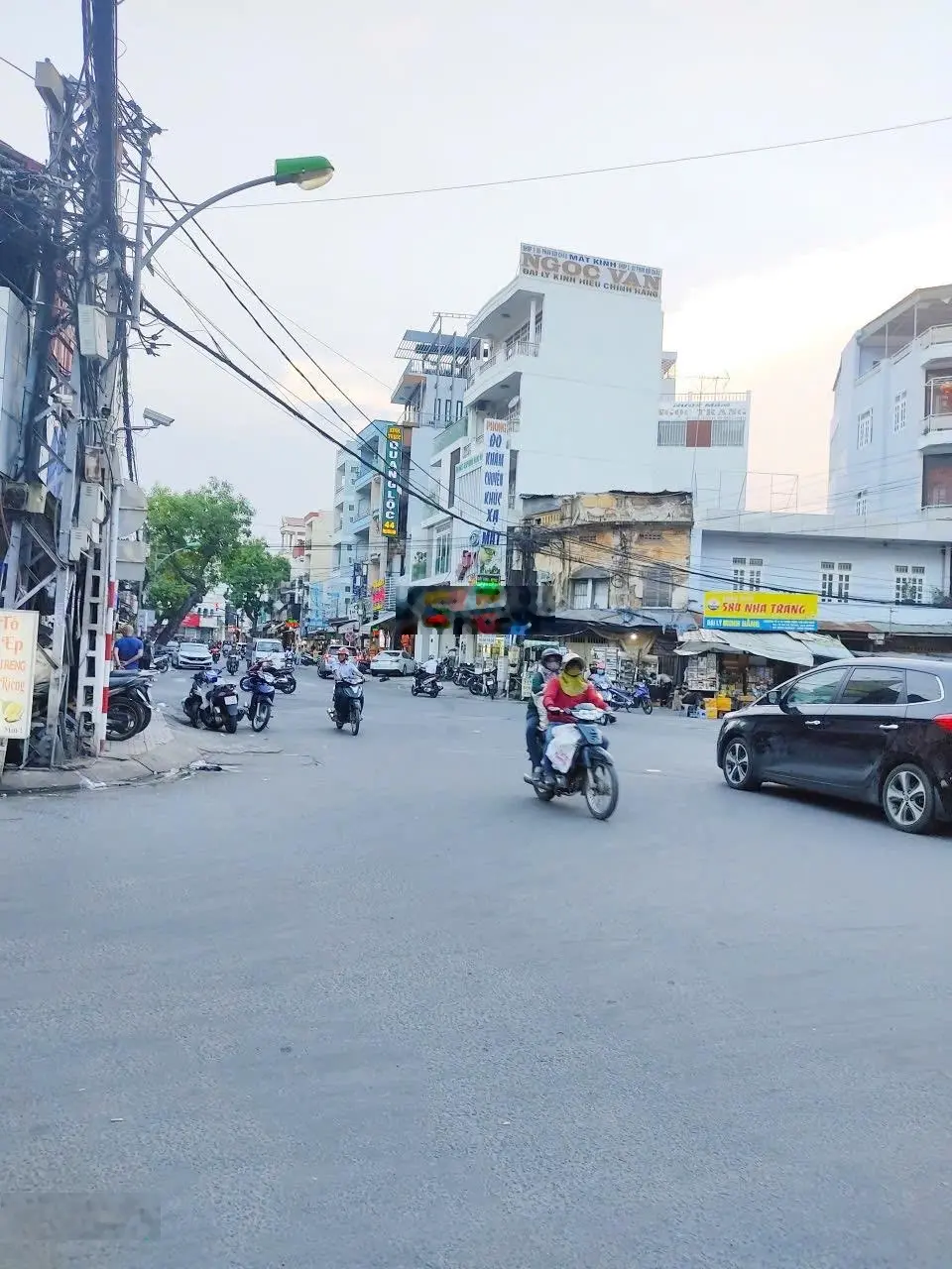 Hiếm có bán đất tặng nhà cấp 4 cũ, mặt đường Phan Bội Châu, Vạn Thạnh chợ Đầm biển Nha Trang