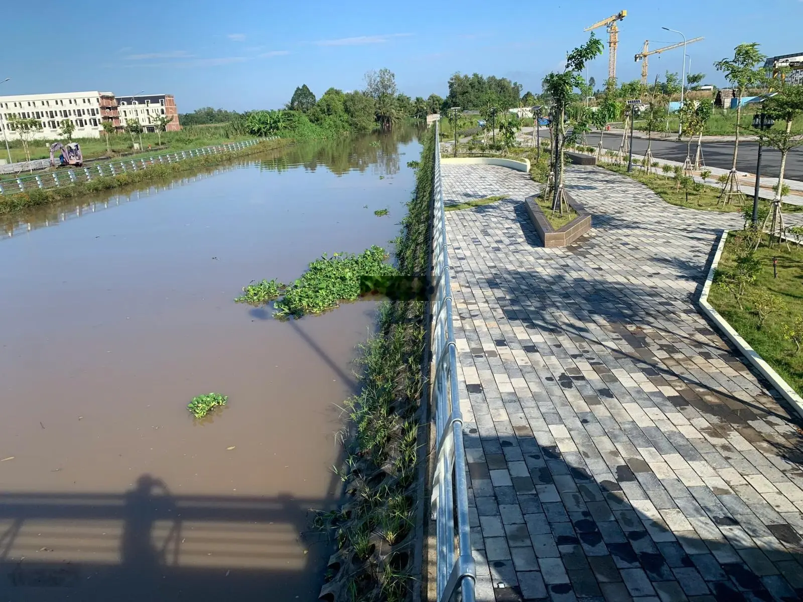 Bán lô góc view sông - công viên thảm xanh trước nhà bao đẹp Victory Hậu Giang