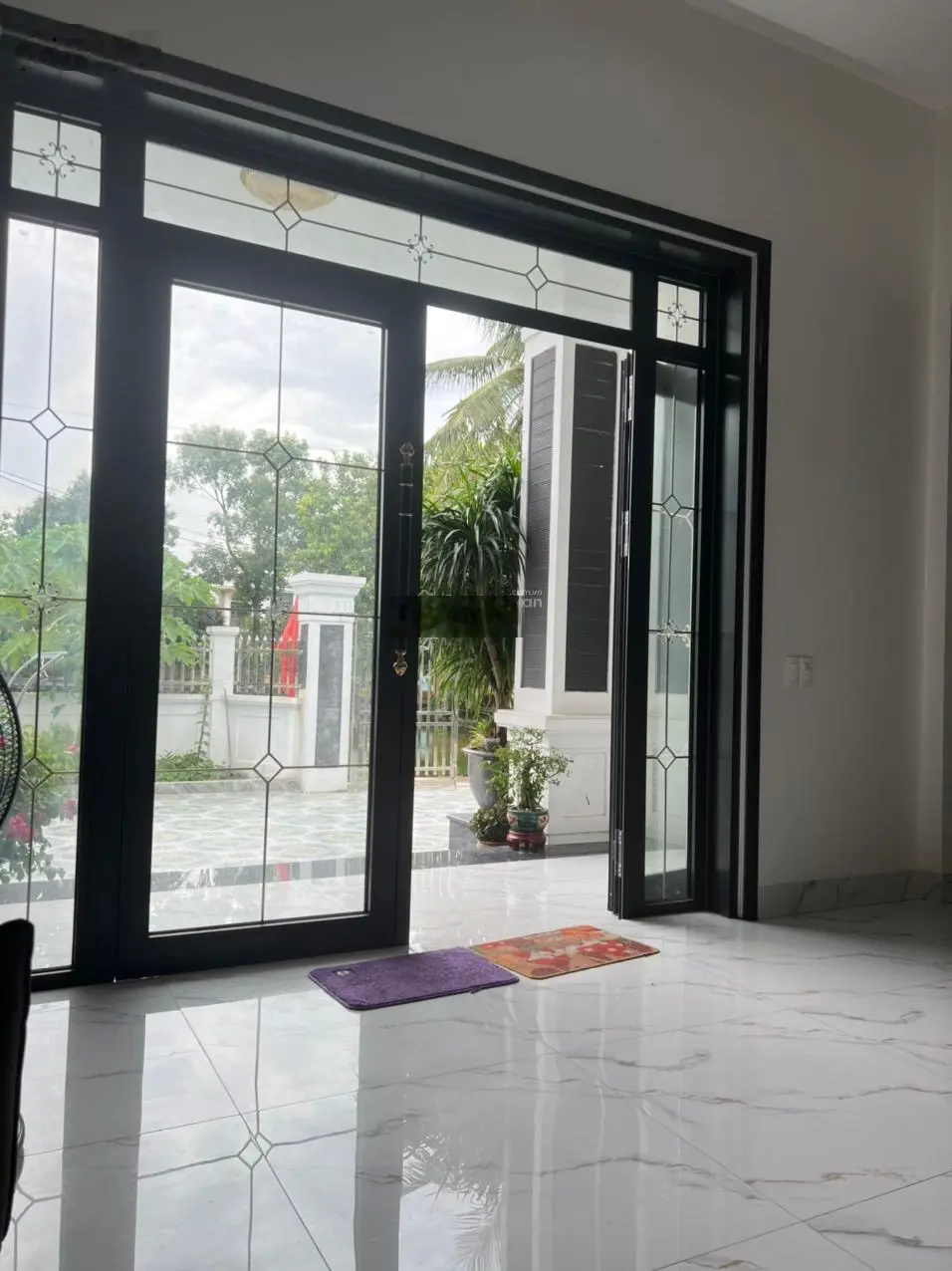 Bán căn nhà siêu đẹp view hồ thoáng mát 227m2 giá chỉ 2,x tỷ