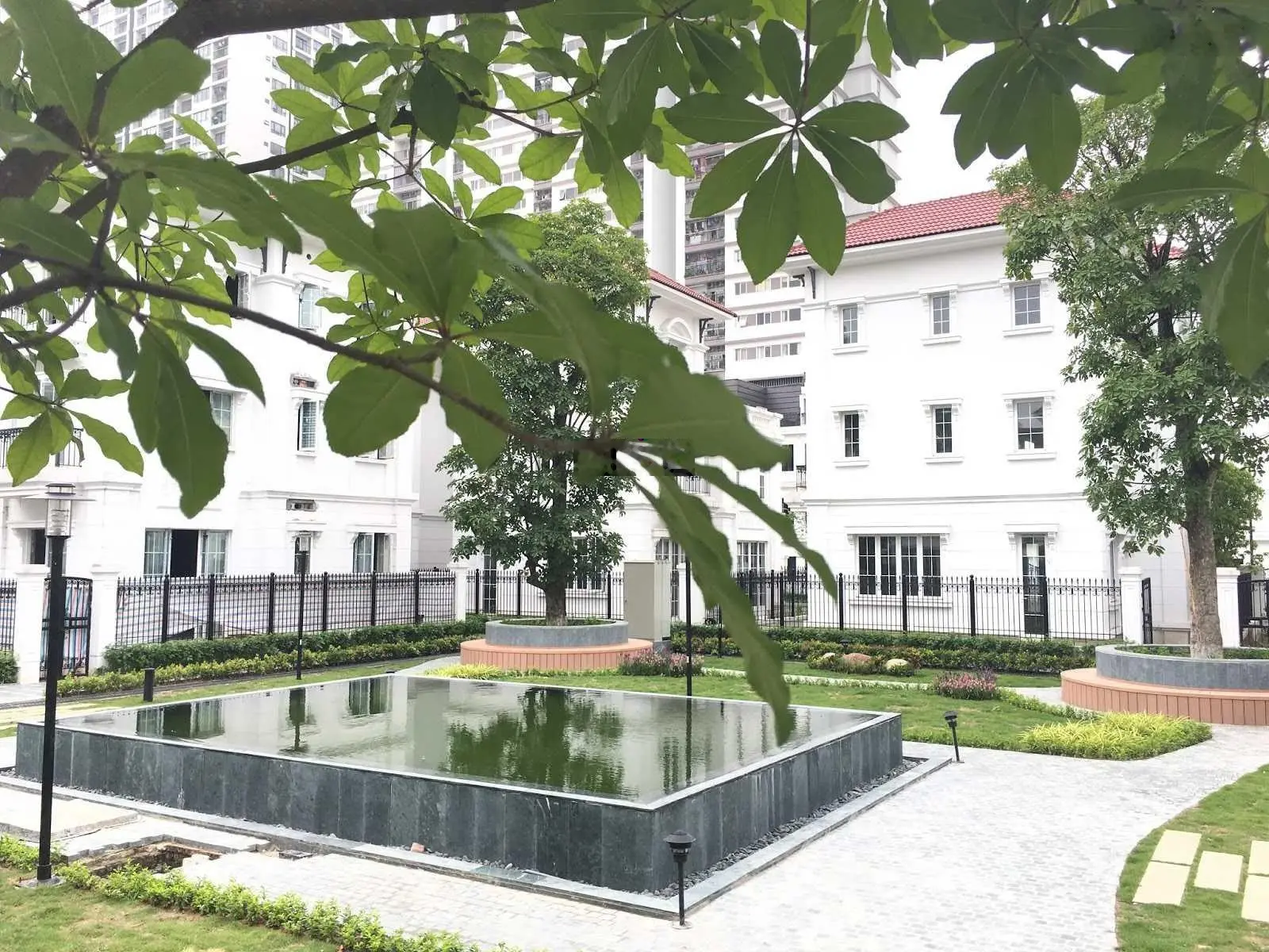 Bán Biệt thự đơn lập EMbassy Garden khu NGĐ nội khu giá tốt nhất LH: 0922 969 ***