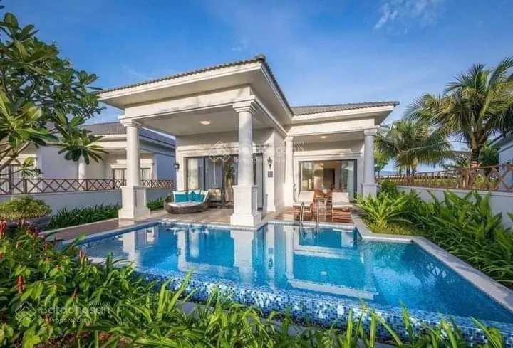 Bán villa 2pn ngay sát biển - view đẹp full nội thất & hồ bơi riêng tại Vinpearl Phú Quốc giá 8 tỷ