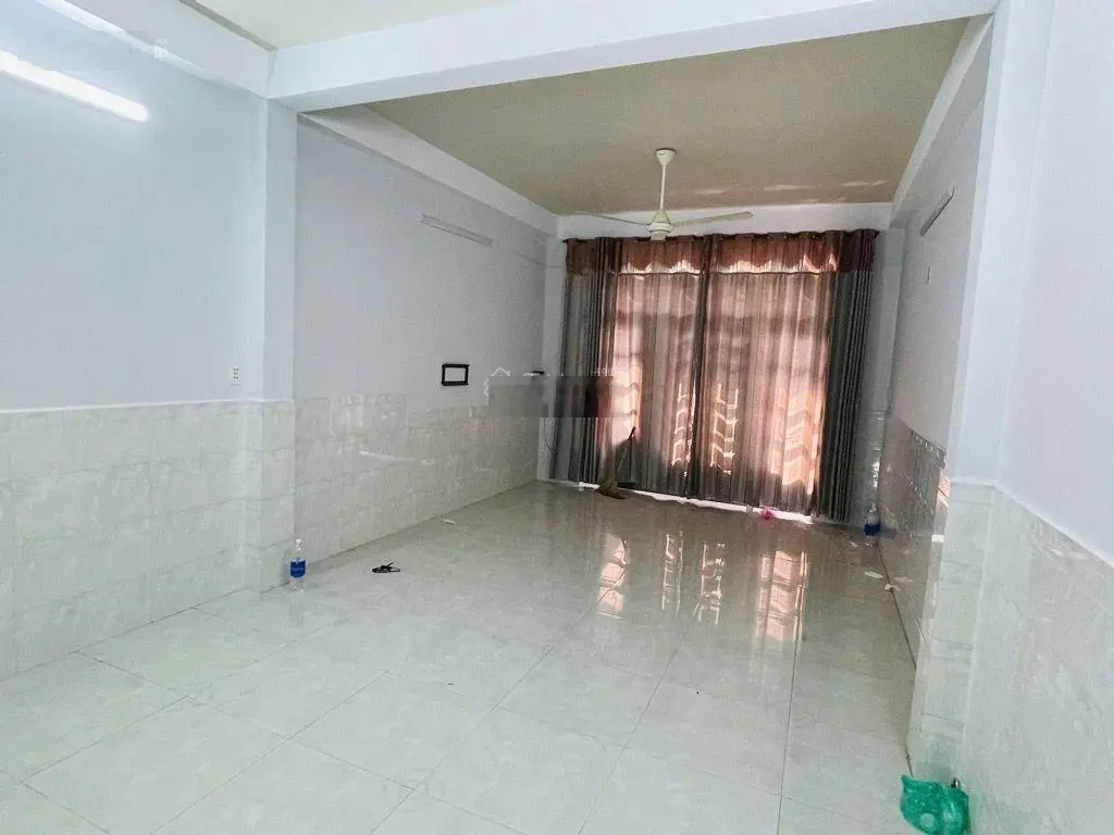 Bán nhà mặt tiền, 4 tầng, diện tích: 83m2, giá 9 tỷ 800 thương lượng