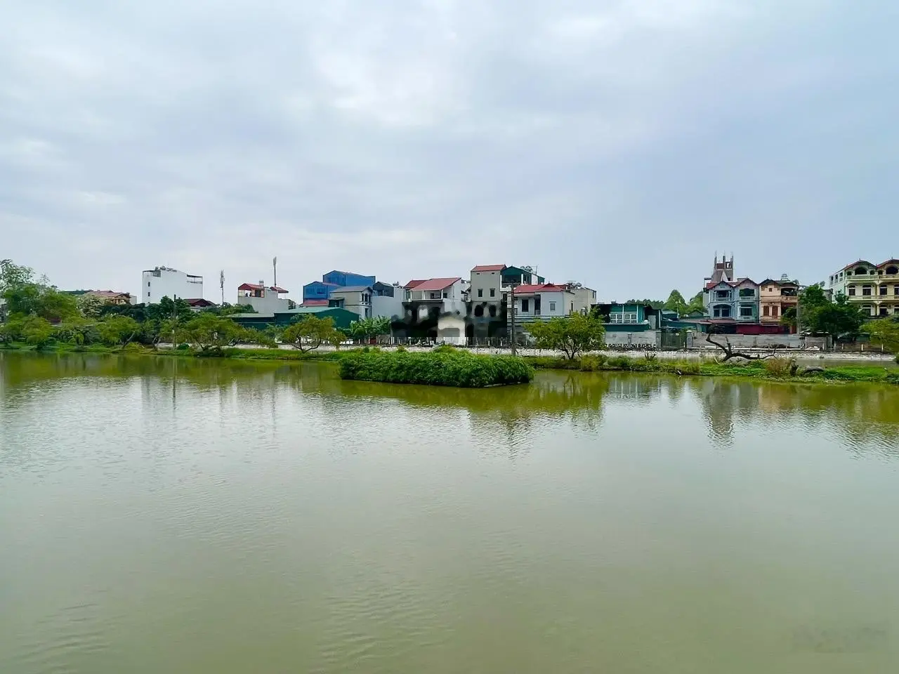 Cần gấp (giảm 2.5 tỷ), View hồ, đất phố Cự Khối, Long Biên, DT 135m2 MT 7.2 m, giá 15 tỷ 9, lô góc