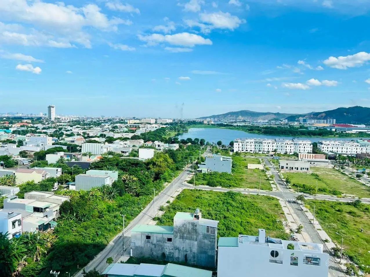 CĐT còn vài căn 2PN (59.2m2) view Quảng Trường, hồ bơi nội khu giá Full 100% chỉ 1.570 tỷ