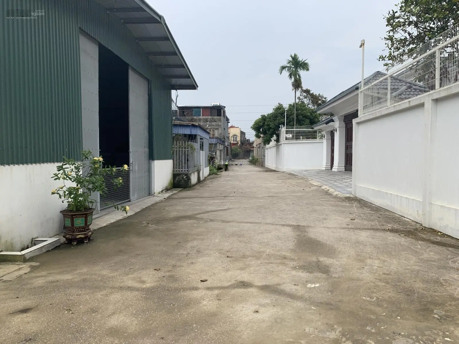 CC bán gấp nhà 90m2 full bìa giá cho thuê 2,5tr/tháng, ô tô vào sân