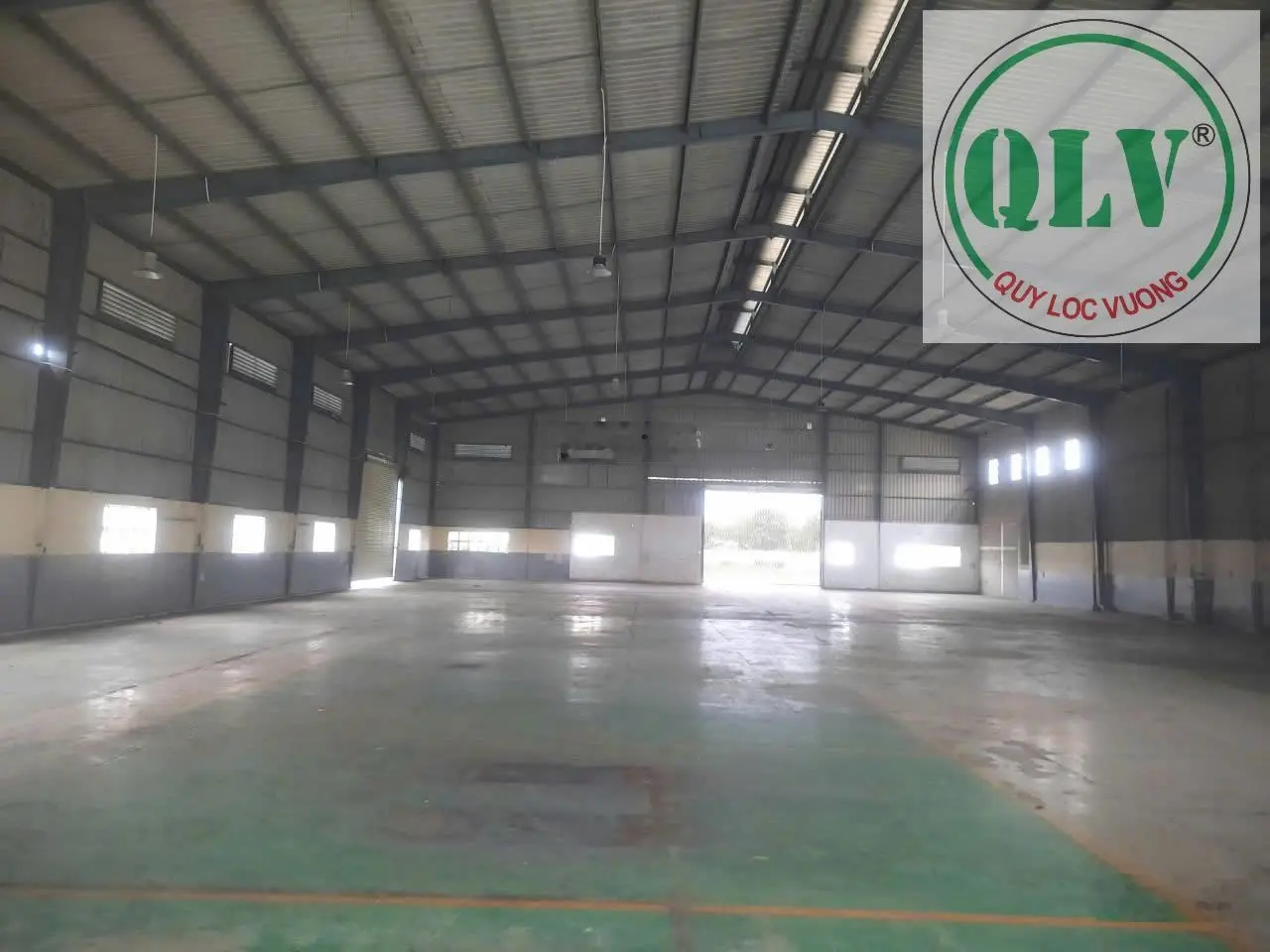 Xưởng bán/ cho thuê DT 12.650m2 có 2 kho và VP mặt tiền đường QL1A, Thủ Thừa, Long An.