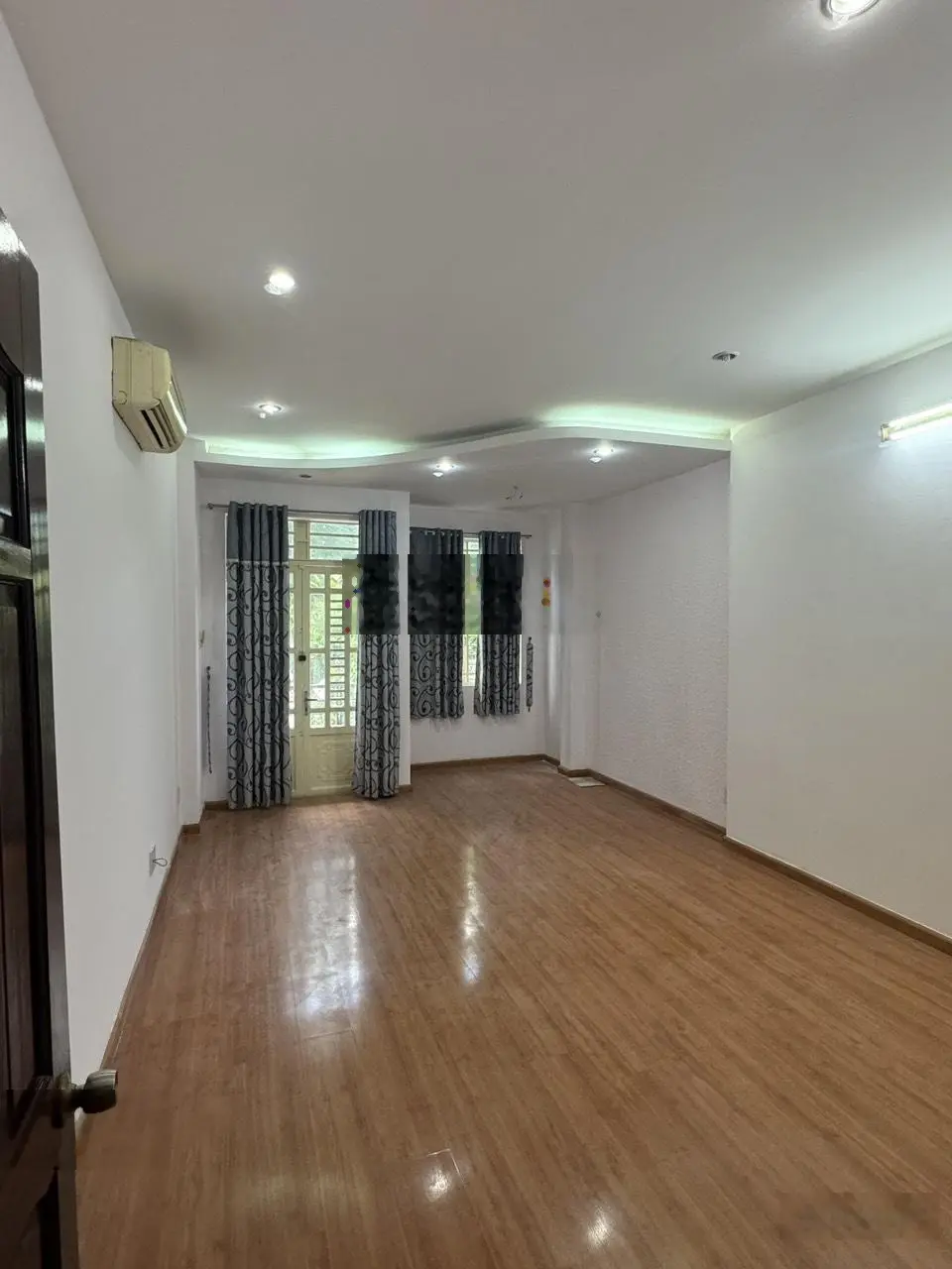 Nhà 4 tầng đẹp MT đường Số 40 KDC An Phú Hưng, (4x19) view sông công viên thoáng mát, giao nhà ngay