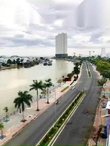 Bán nhà mặt tiền đường Bờ Kè Hà Ra đoạn gần nhiều quán nhậu sầm uất view trực diện Sông Cái