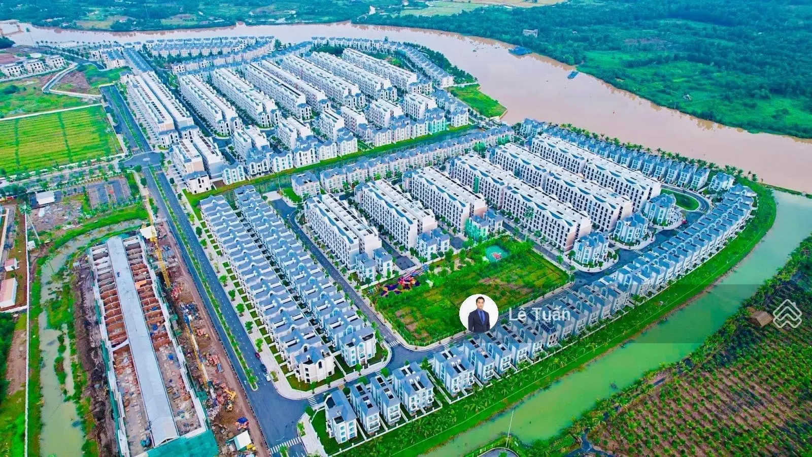 Nhà phố 180m2, giá bán siêu tốt 22 tỷ