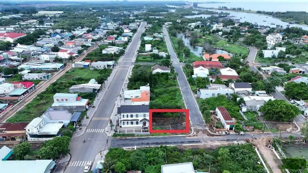 Siêu vị trí 400m2(20x20), full thổ cư, lô góc tuyệt đẹp 600m ra biển, duy nhất 2 mặt tiền lớn