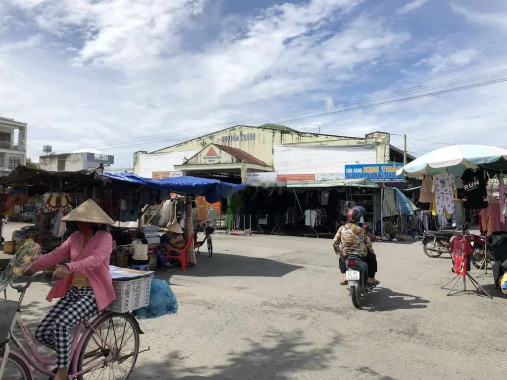 Nhà Đẹp MT Chợ Hòa Khánh, Đức Hòa, Long An