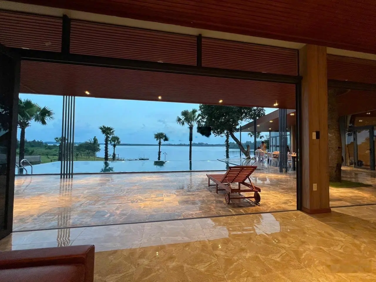 Bán resort view hồ Sông Ray, giá 25 tỷ đồng cách HCM chỉ 1h30p( còn thương lượng)