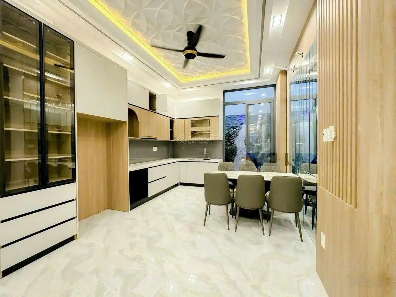 Nhà mặt phố Lý Phục Man, Bình Thuận, Quận 7, TP.HCM, 14,8 tỷ, 100m2, view đẹp bán gấp