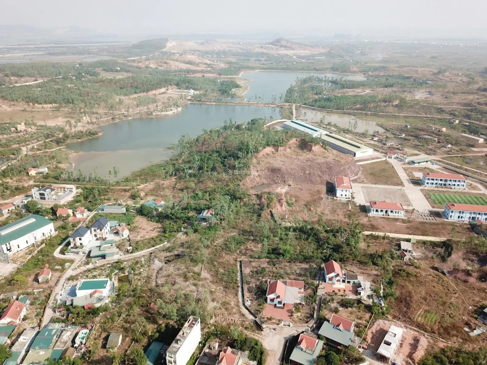 Bán đất Phường Cộng Hoà, Quảng Yên. Cách trung tâm y tế Tx Quảng Yên 1km. Dt:3300m2 giá 2,6tr/m2.