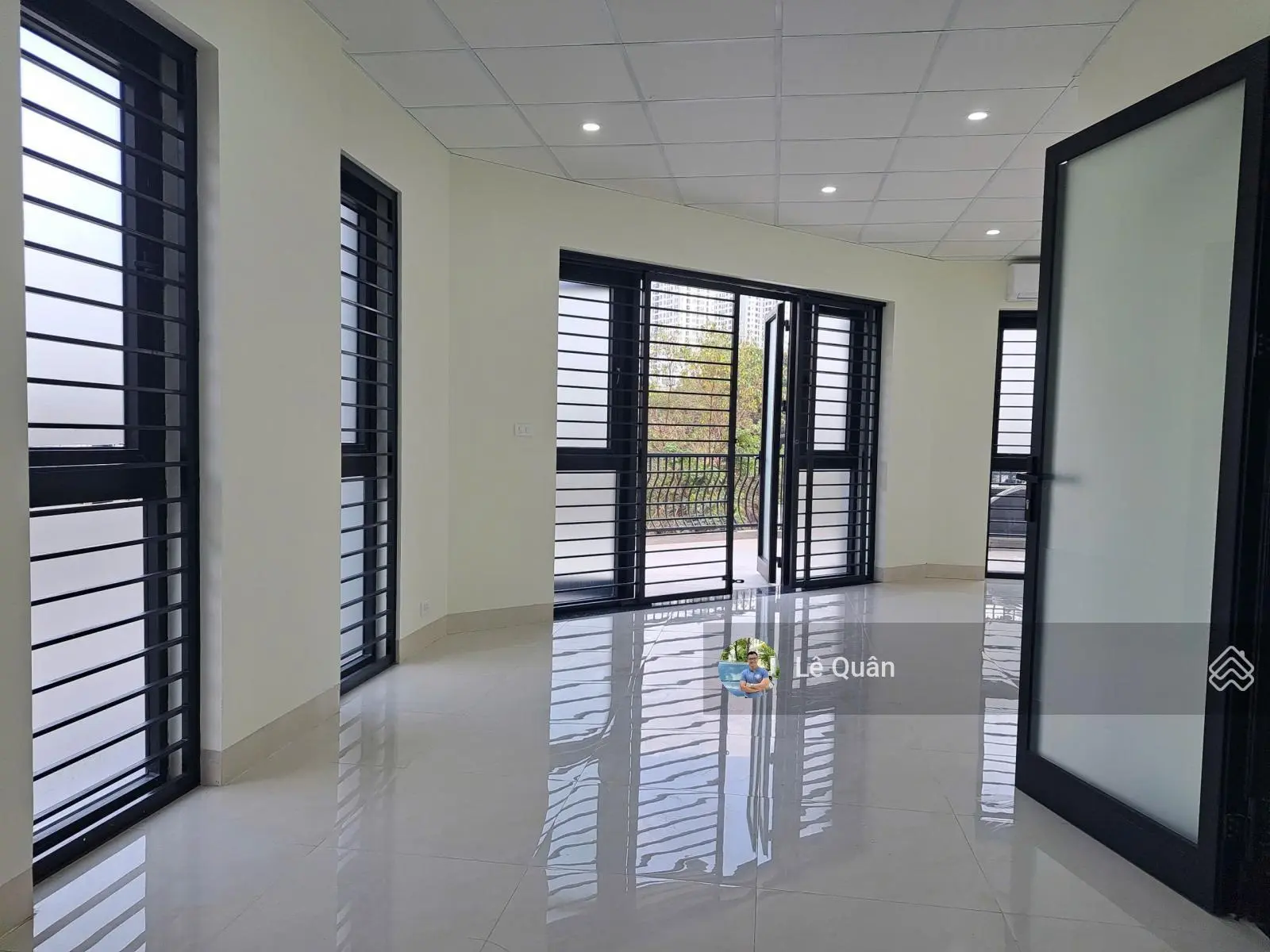 Bán lô góc 115,7m2 KVKL hoàn thiện đẹp view CV, cạnh trường Ngôi sao. LH: 0986.78.65.68