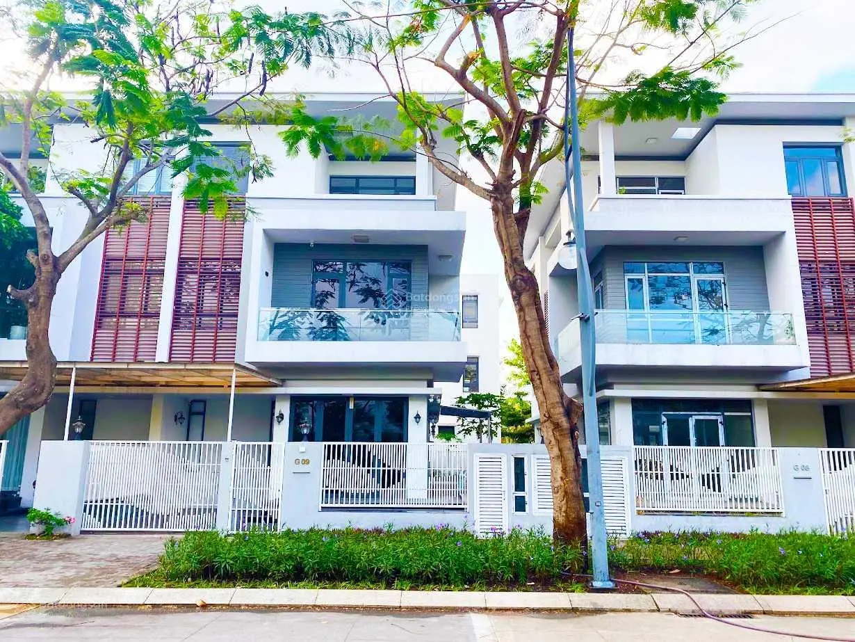 Bán biệt thự Phố Đông Village, DT 190m2, đường 20m, nhà hoàn thiện full nội thất, giá 22 tỷ, SHR