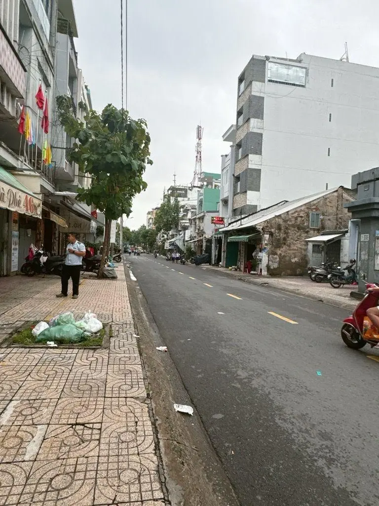 Nhà cần bán gấp, Hải Thuọng Lãn Ông mặt tiền phường 10, Quận 5 giá chỉ nhỉnh 30 tỷ.