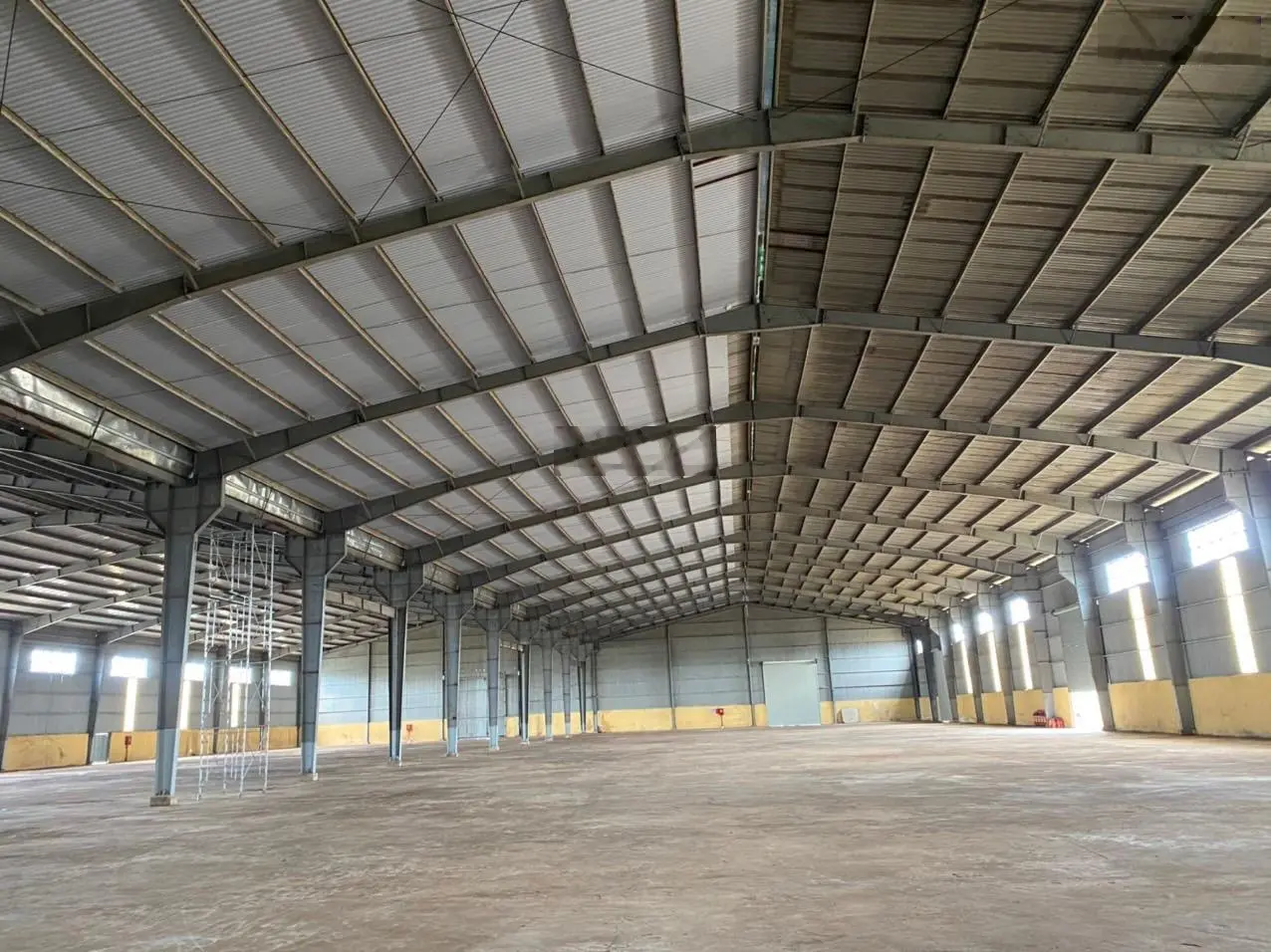 Bán cụm kho xưởng sân bãi 19600m2 , kho 5800m2, 1mw điện mặt trời phù hợp nhiều ngành nghề