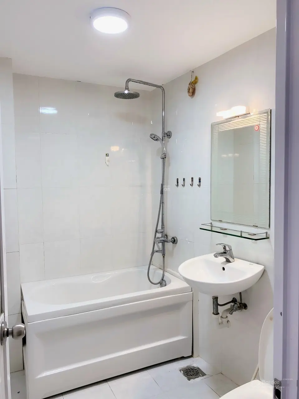 Bán nhà Vĩnh Viễn, Quận 10. 32,6 m2, 3PN, 2WC, Giá: 1 tỷ 8 đang cho thuê 12 tr gọi ngay 0909718803