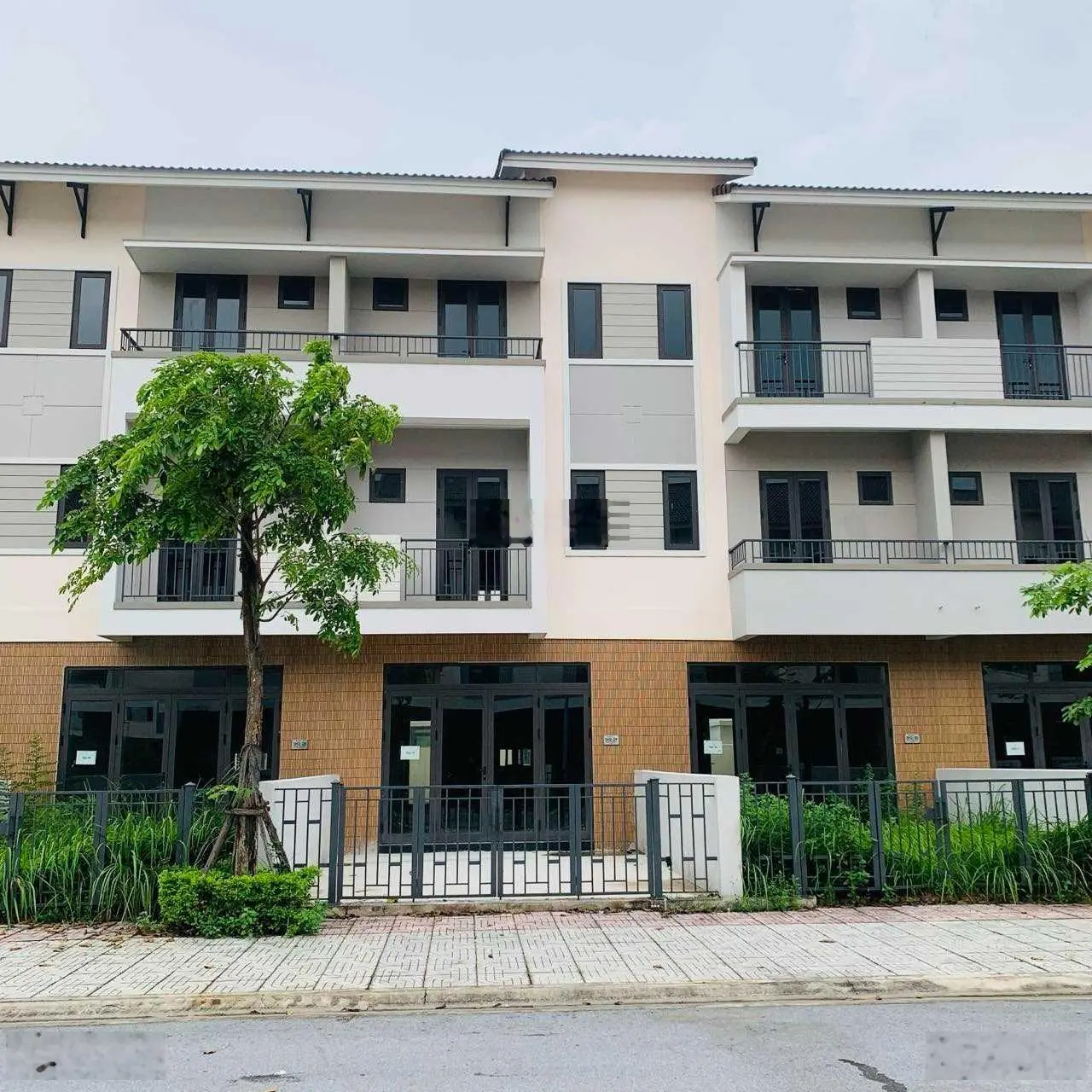 Shophouse 100m2 sẵn nhà 3 tầng trong khu đô thị đẹp nhất Từ Sơn, giá rẻ hơn thị trường gần 1 tỷ