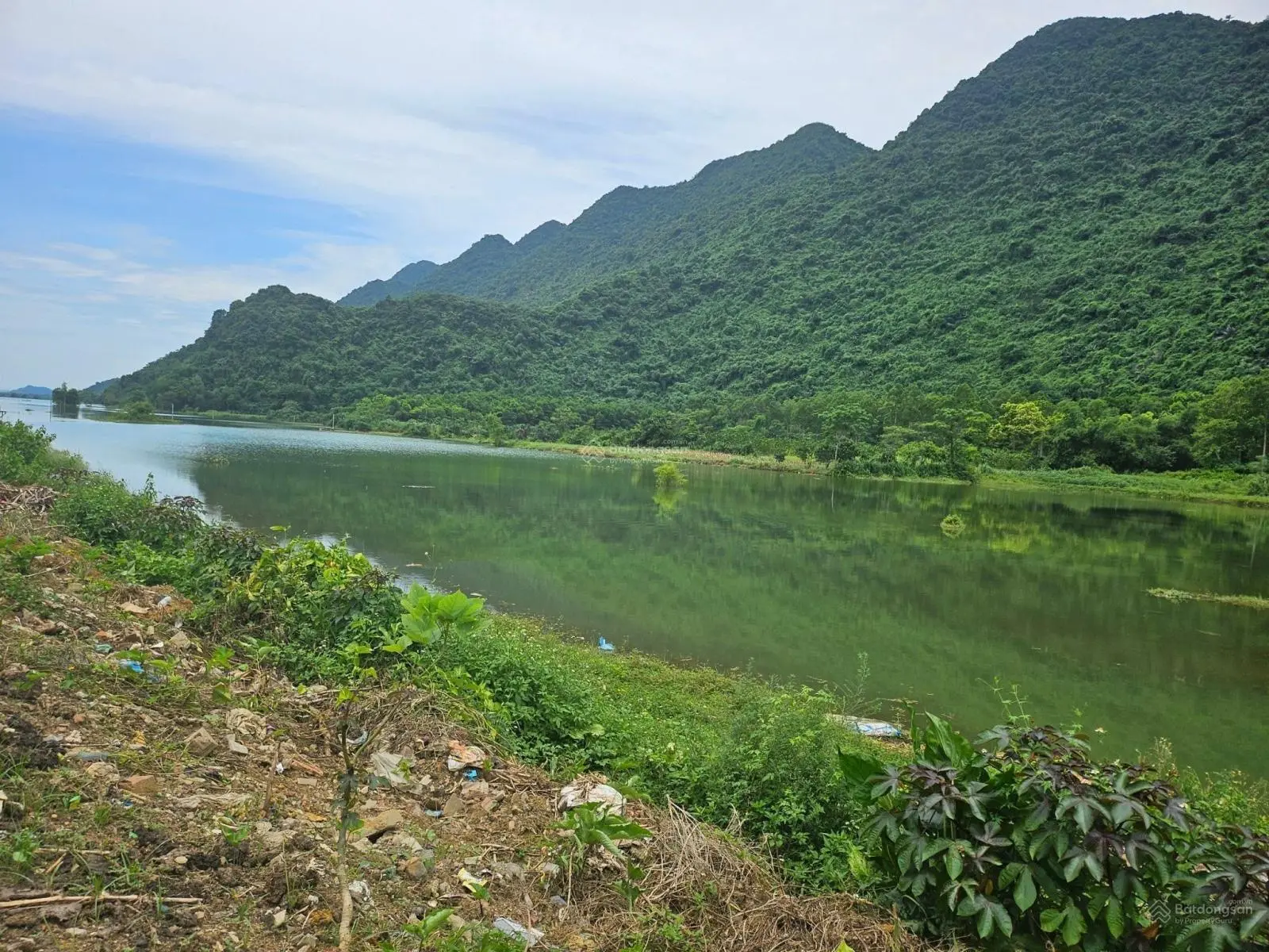 Bán đất lô góc, view hồ tại Yên Thủy, Hòa Bình. Diện tích 2000m2, giá 1,7 tỷ