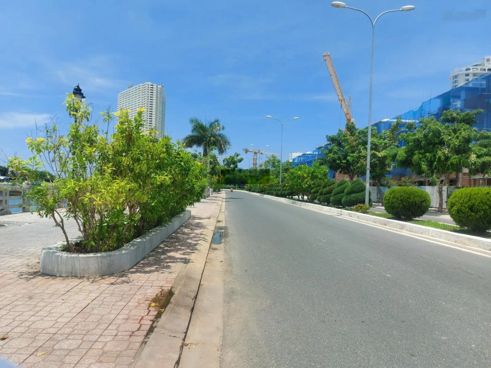 Cần bán nhà MT đường Bến Chợ, gần biển, Chợ Đầm, Nha Trang. 89m2 ngang 5m5 giá 7tỷ500,lh 0906 439 ***