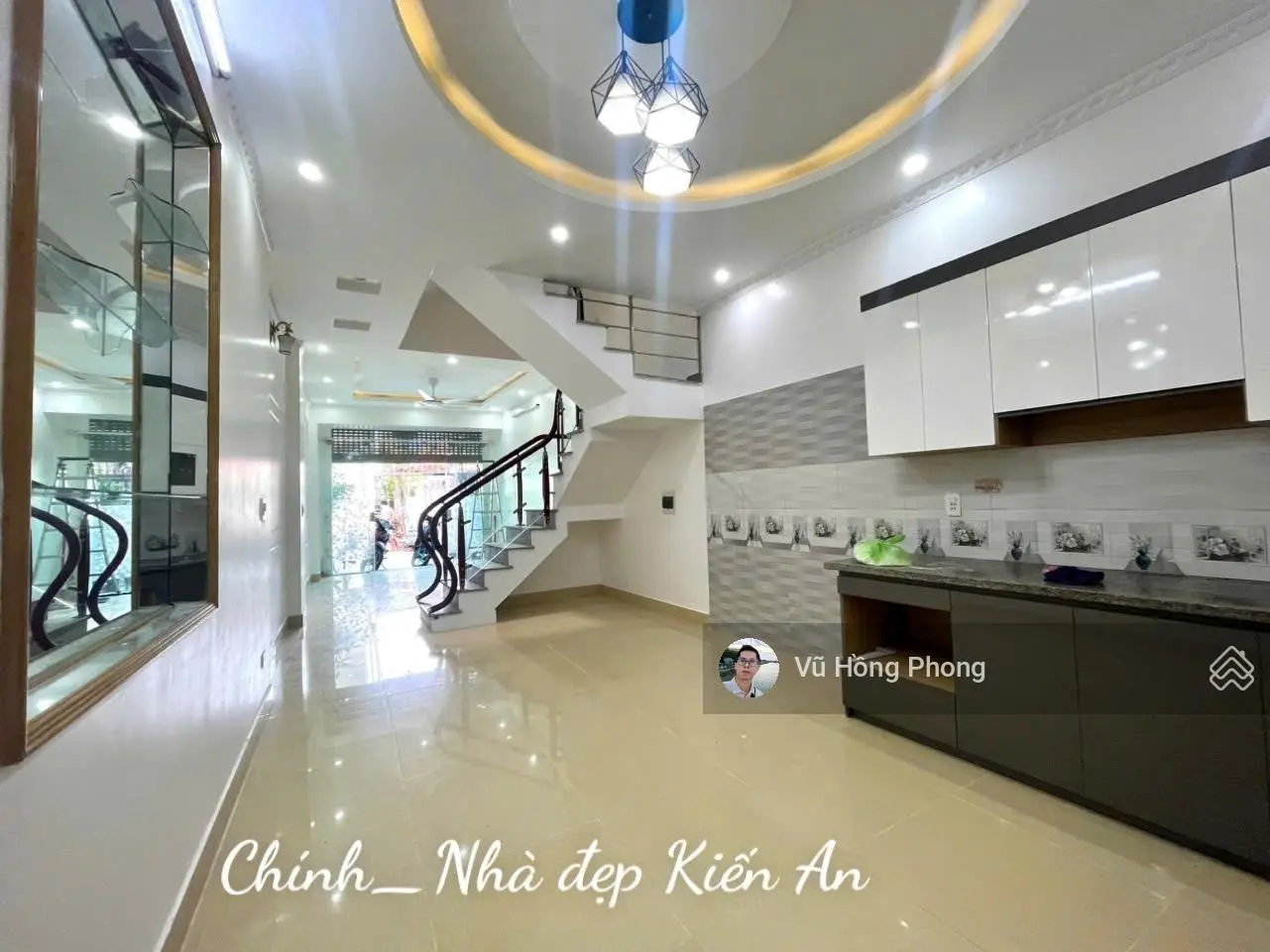 Chỉ 1,75 tỷ Bán nhà 3 tầng trung tâm phố Trần Thành Ngọ -Kiến An. Dt 50m2. Sân chung siêu rộng.