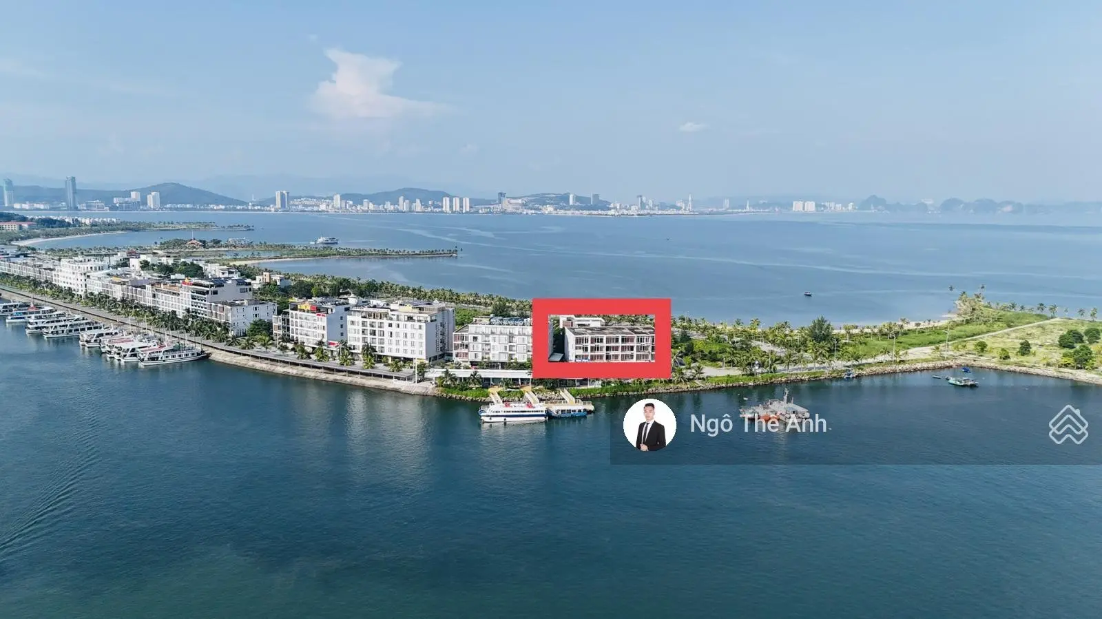 Cần bán căn nhà liền kề mặt biển, View Vịnh Hạ Long. Cực kỳ đẹp và hiếm có. Sổ hồng lâu dài.