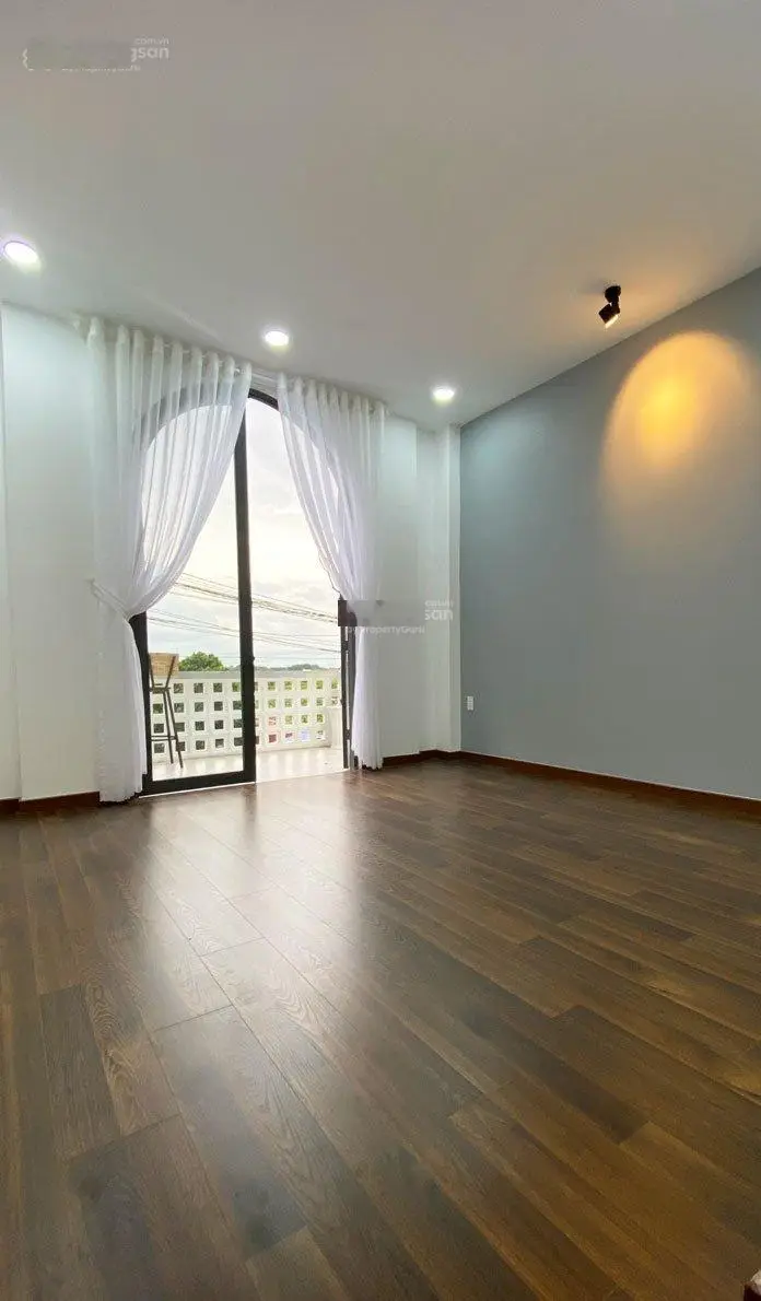 Bán nhà phố 1 trệt 2 lầu đg 2 xe hơi né nhau giá 3,750 tỷ (có TL) DTSD 250m2, DT 80m2 SHR full thổ