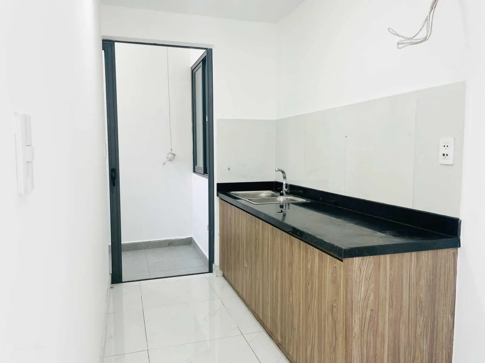 Cần bán gấp căn góc 2PN 2WC 62m2 Saigon Avenue nhà trống giá chỉ 2.3 tỷ