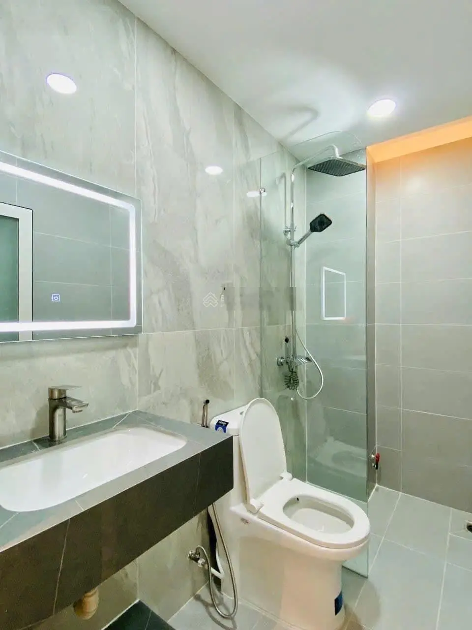 Siêu rẻ! duy nhất căn nhà 42m2 quận 3 đường Nguyễn Thiện Thuận. Giá 2tỷ390 triệu. Hẻm xe hơi 6m