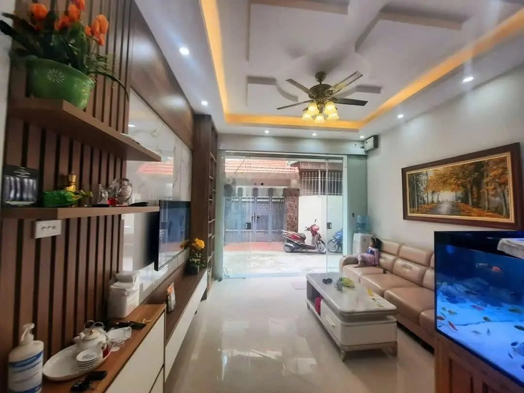 Bán nhà Cổ Nhuế. 75m2, 4 tầng, lô góc, ô tô đỗ cửa, kinh doanh. Giá 12 tỷ