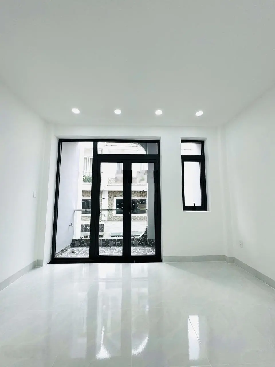 Cần bán gấp nhà 1 trệt 2 lầu 4PN 52m2, hẻm ô tô, sổ hồng hoàn công, giá chỉ 4 tỷ 850 Thương lượng