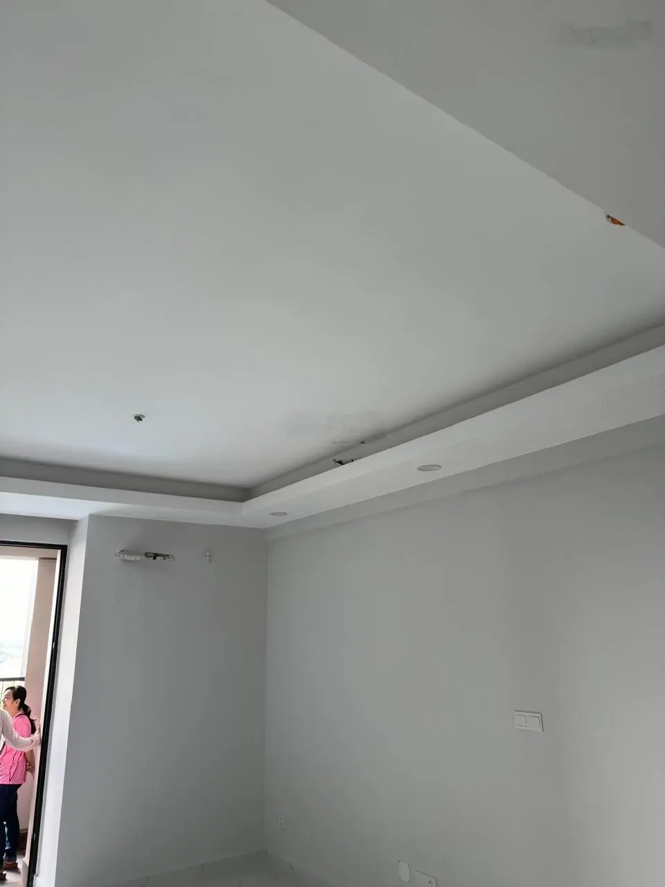 Chính chủ bán nhanh căn Studio 40m2 sổ hồng sẵn, view trực diện hồ bơi tầng thấp, giá 1 tỷ 2