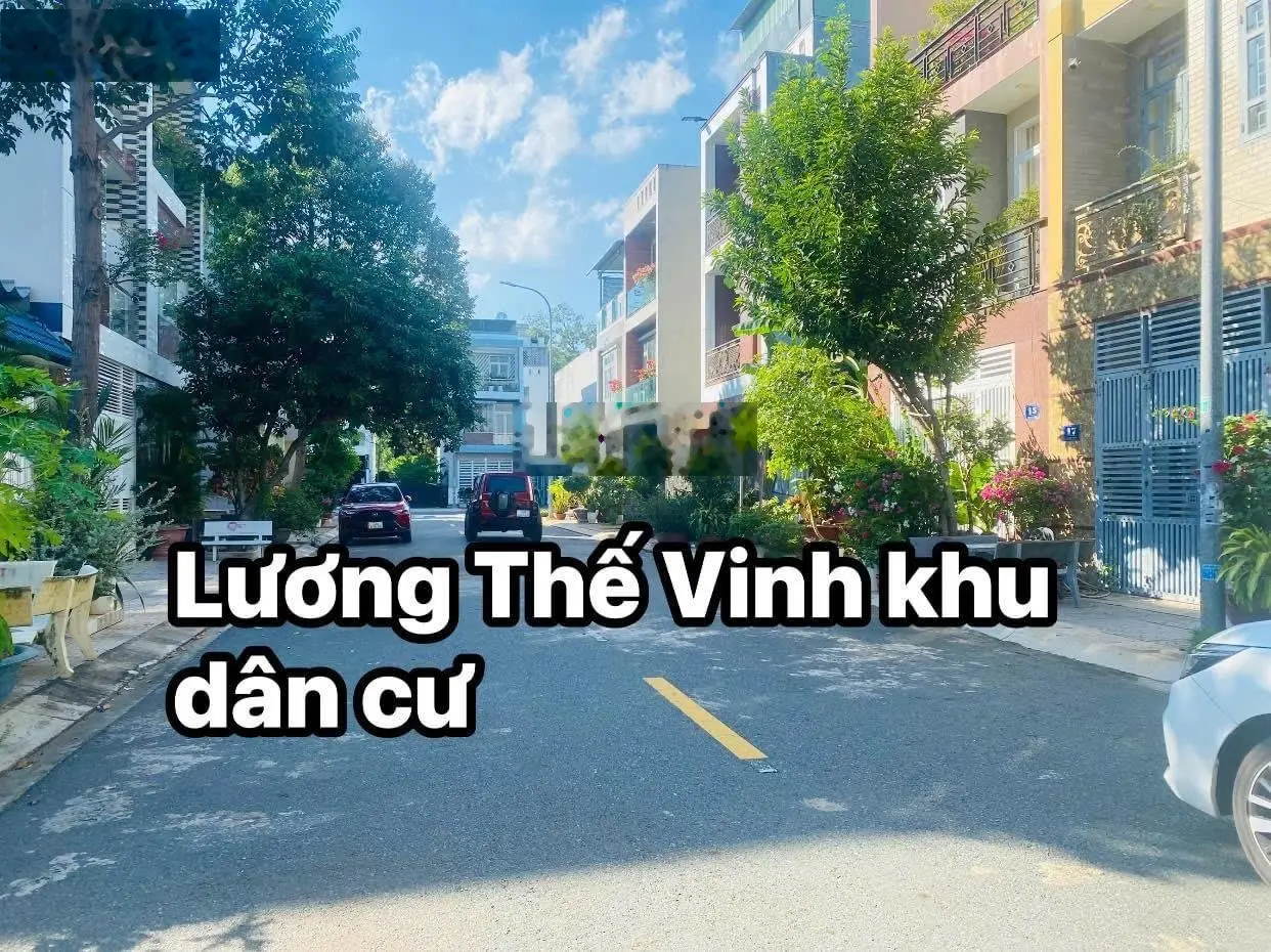 Cần tiền bán nhanh 1 cặp liền kề mặt tiền đường Lương Thế Vinh P. Long Tâm TP Bà Rịa 160m2 sổ Hồng